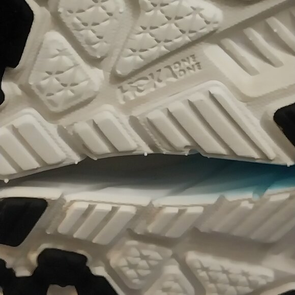 3280 HOKA One One Size 8 D Wide Anari 7. In Blue and White. Excellent Condition. - Picture 10 of 14